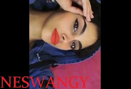بنت قمر تطرقع طيزها وتقول لصاحبها احسه زي الطبلة